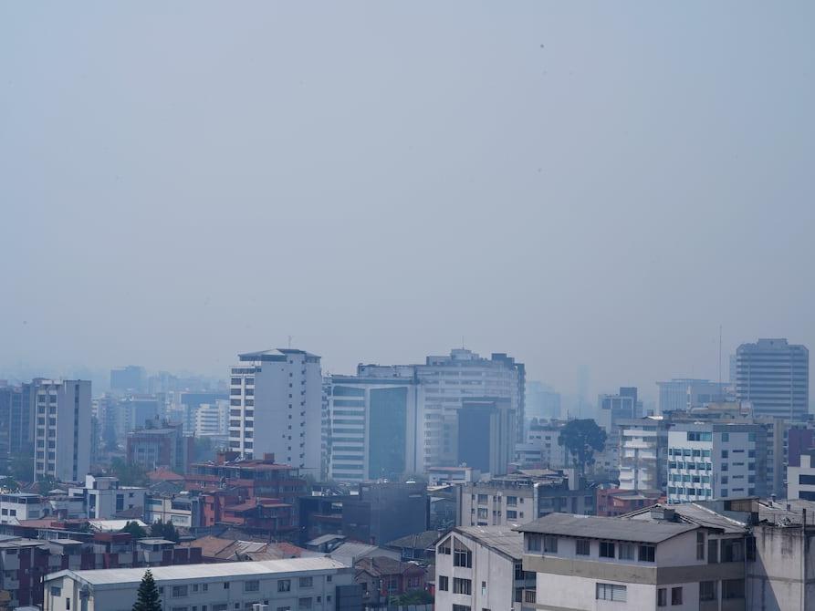 Quito Engulfed in Smoke as Multiple Forest Fires Rage, Prompting Health Warnings